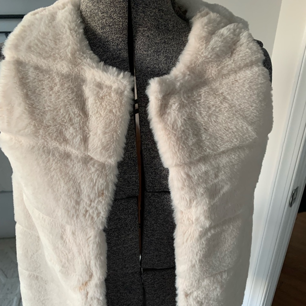 ZARA Faux fur cream vest, Kids size -11-12 or Adult SMALL
